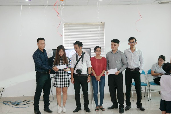 Nhóm đạt chỉ tiêu tháng 1 của phòng Sales & Marketing