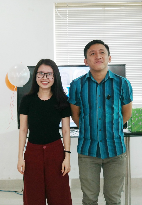 Hai nhân viên xuất sắc của phòng kinh doanh 1
