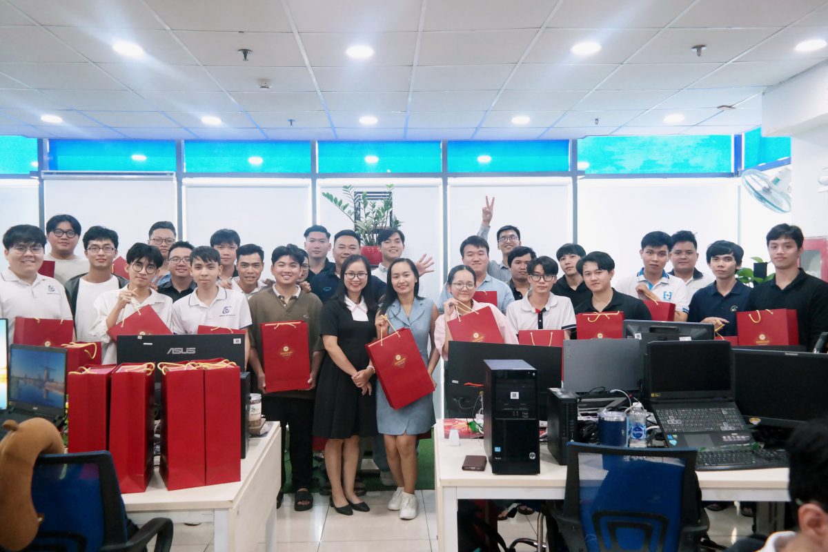 GGROUP trao quà Tết Ất Tỵ 2025 cho cán bộ nhân viên